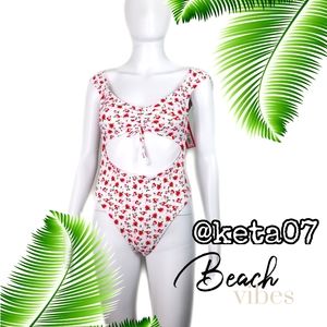 🆕️ Xhilaration One Piece Swimsuit Floral size S